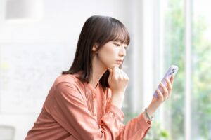 浮気の証拠がなく探偵への相談を検討している女性